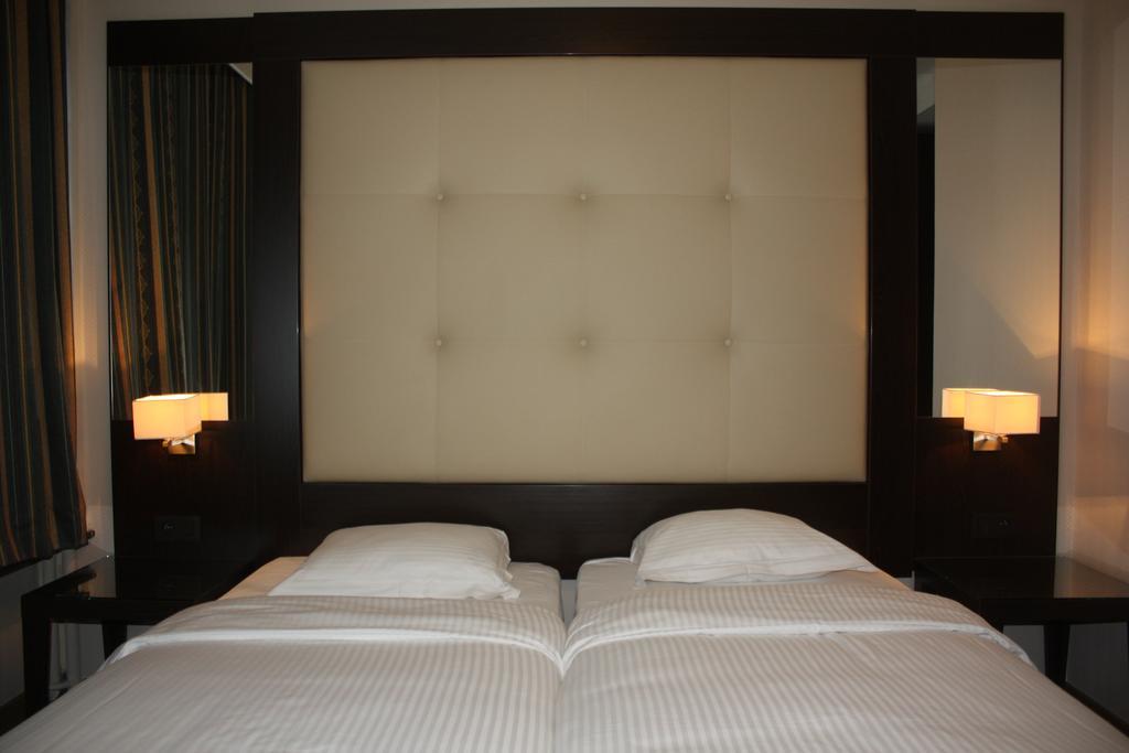 Hotel Plasky Schaerbeek Eksteriør billede